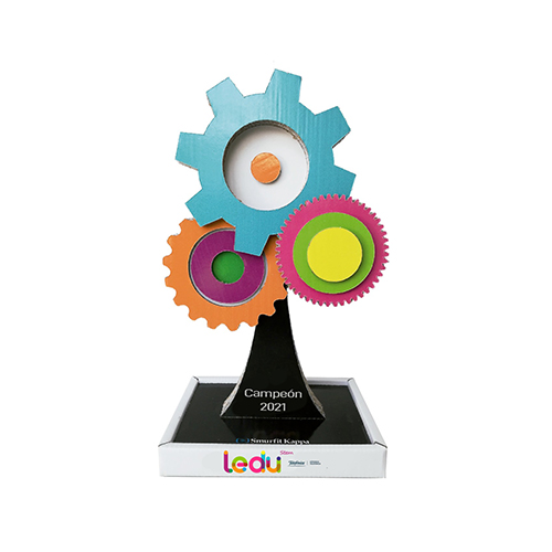 Trofeo diseñado por SmurfitKappa para el Torneo LEDU Stem Cátedras Telefónica