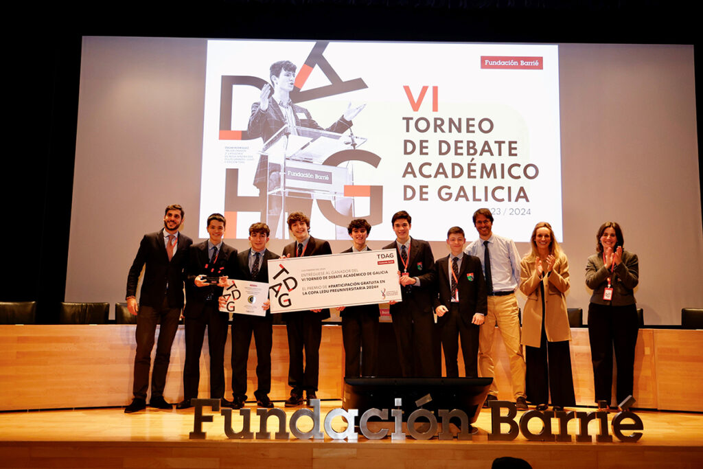 Entrega de premios al Colegio de Fomento Peñarredonda de A Coruña en VI Torneo de Debate Académico de Galicia (TDAG)